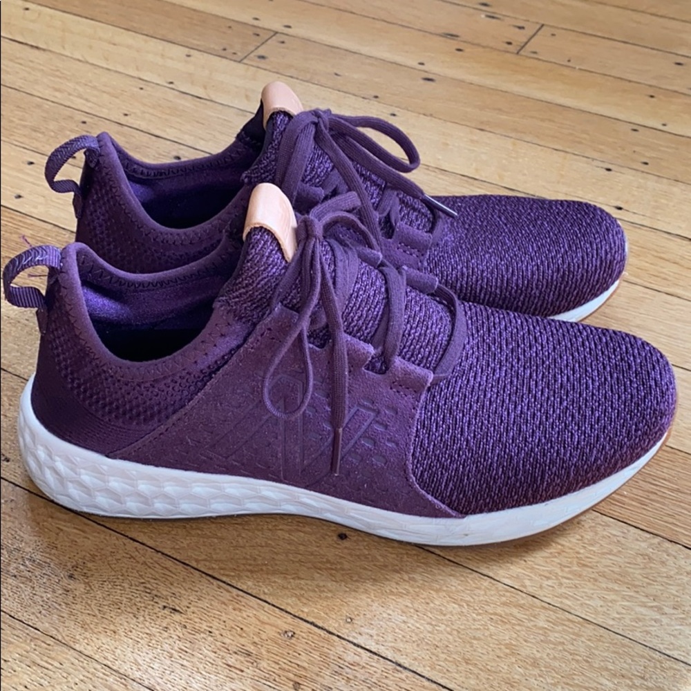 New balance purple sneakers. barely worn!